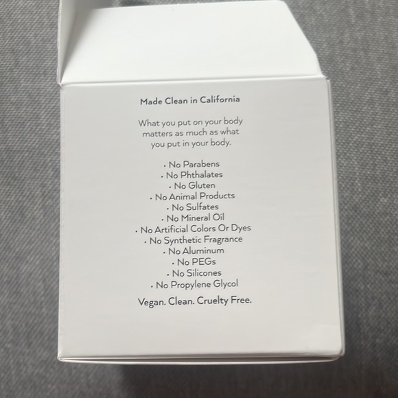 BNIB alo luminizing face moisturizer full size 2oz - Picture 4 of 6